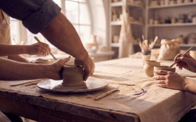 Team building à Marseille : pourquoi choisir un atelier de poterie ?